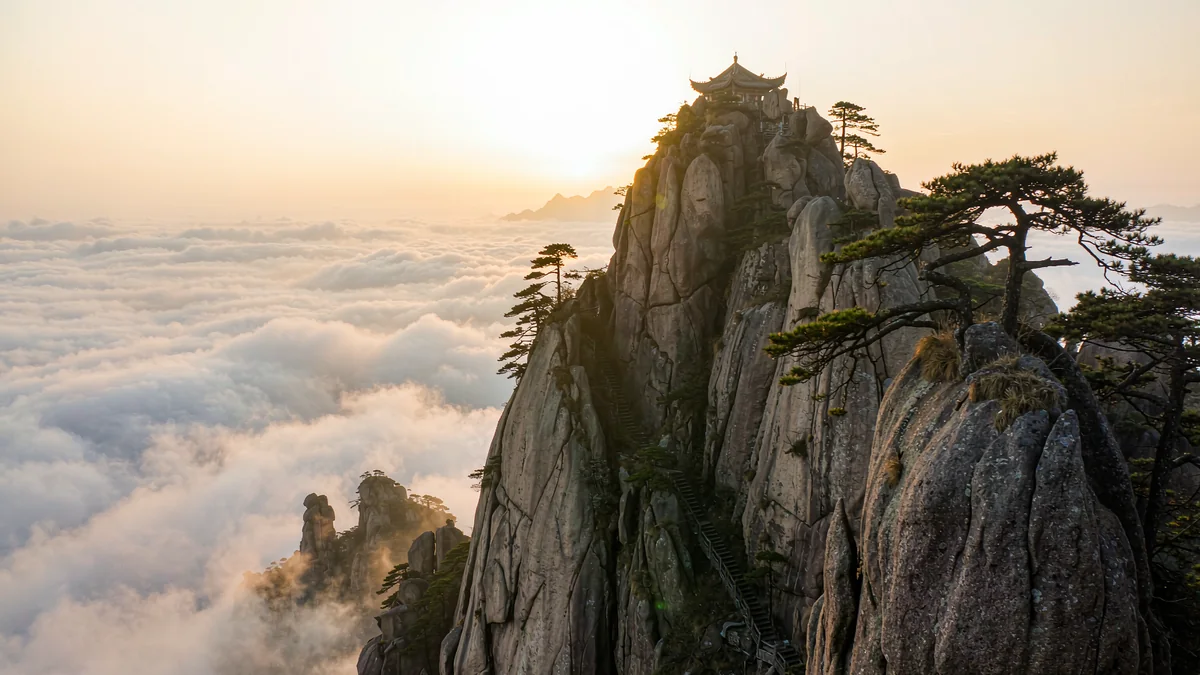 衡山+韶山2日游：南岳衡山日出云海与古松石阶（AI 氛围示意图）
