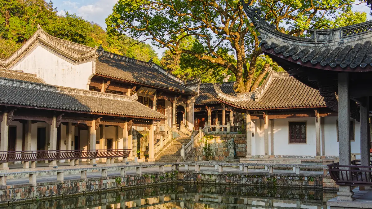 长沙+韶山2日游：岳麓山下古书院庭院与湖湘文脉（AI 氛围示意图）